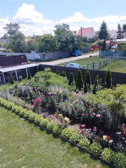 Casă individuală cu 9 camere cu Canalizare în 9 Mai