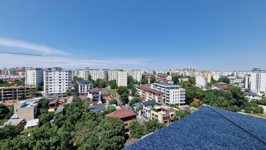 Apartament cu 4 camere semidecomandat în Timpuri Noi