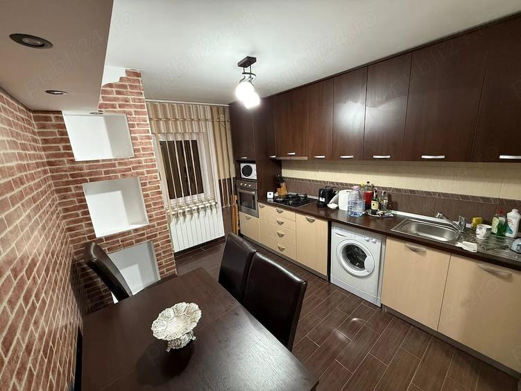 Apartament cu 3 camere decomandat în Exterior Vest
