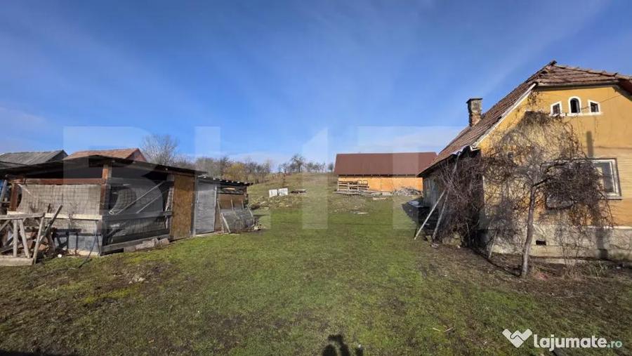 Casă cu 2 camere cu Teren 3800 Mp în Central