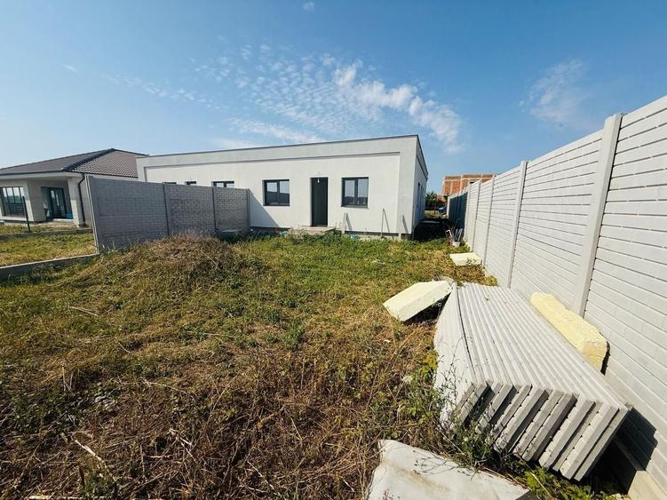 Duplex cu 4 camere cu Canalizare în Torontalului