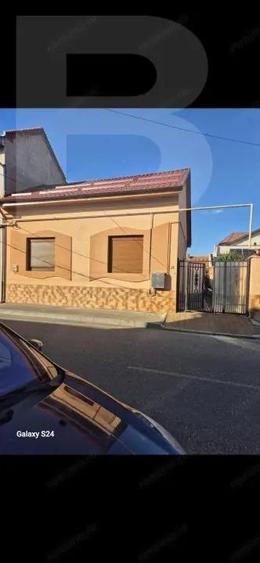 Casă cu Teren 350 Mp în Central