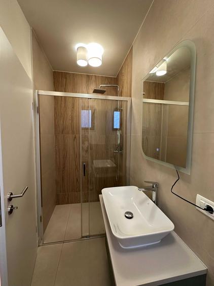 Apartament cu 2 camere semidecomandat în Andronache