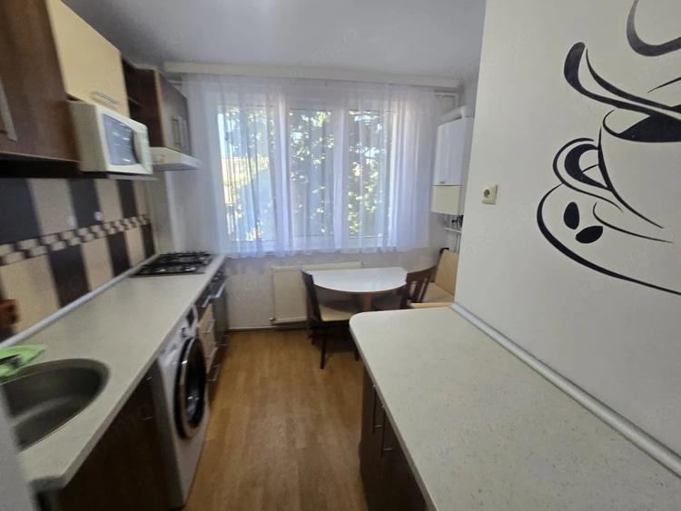 Apartament cu 3 camere semidecomandat în Negru Vodă