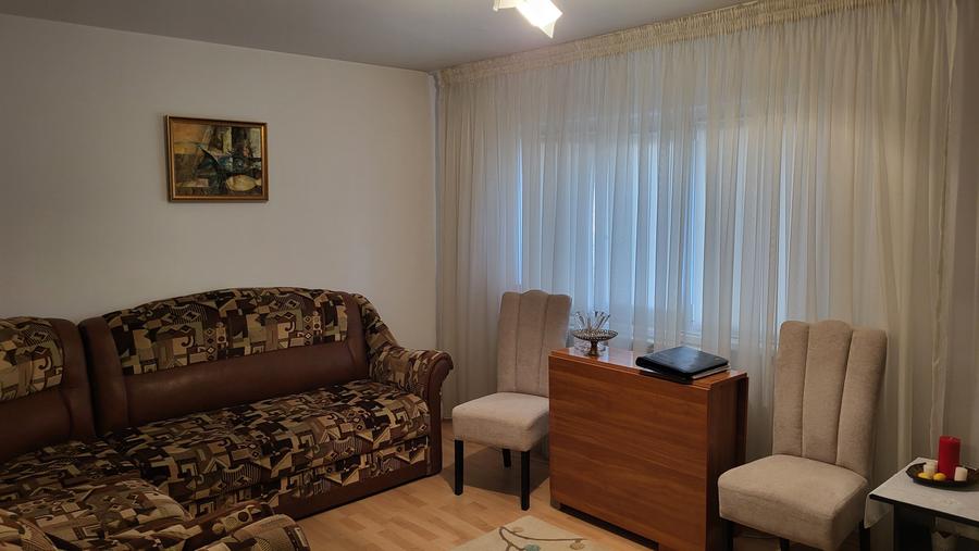 Apartament cu 3 camere decomandat, mobilat în Central