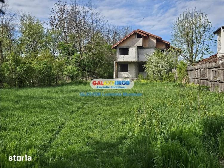 Casă cu 4 camere cu Teren 2100 Mp în Răzvad