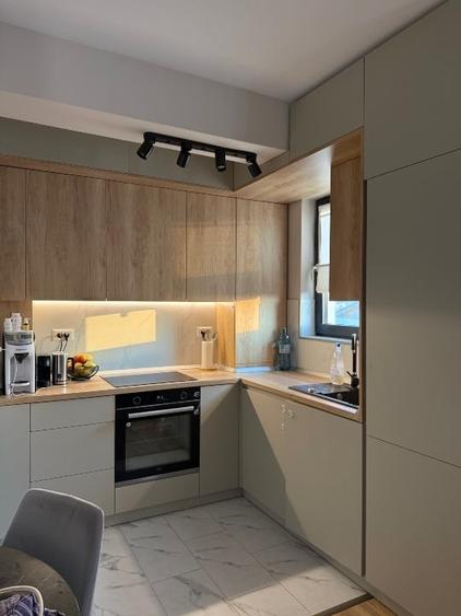 Apartament cu 3 camere decomandat, mobilat în Central