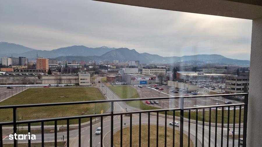 Apartament cu 2 camere decomandat în Tractorul