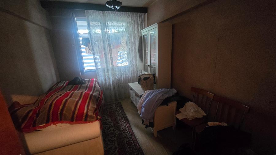 Apartament cu 3 camere decomandat în Berceni