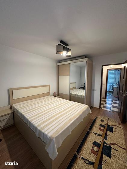Apartament cu 3 camere semidecomandat în Titan