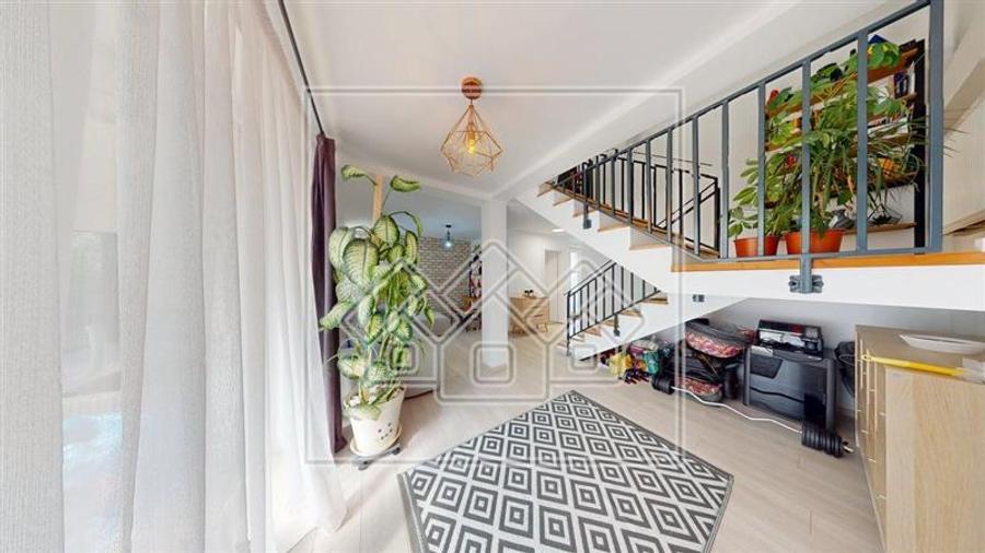 Duplex cu 3 camere cu Canalizare în Șelimbăr