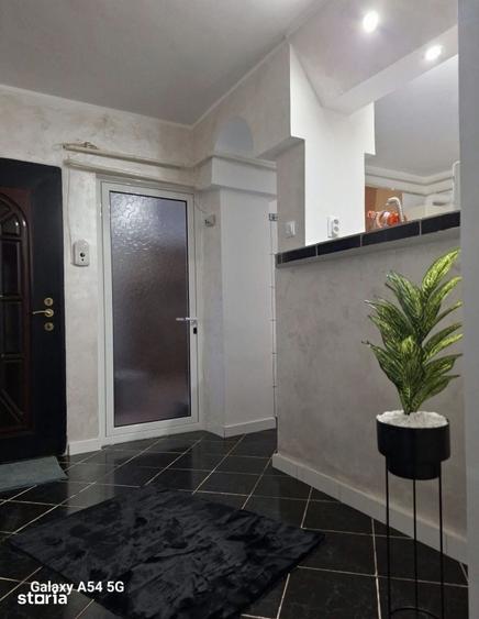 Apartament cu 2 camere decomandat în Calarași 4