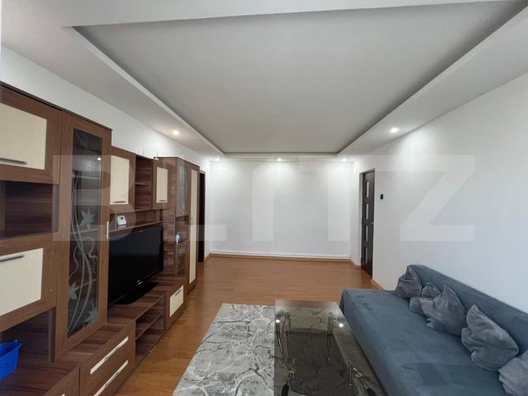 Apartament cu 3 camere semidecomandat, mobilat în Craiovița Nouă