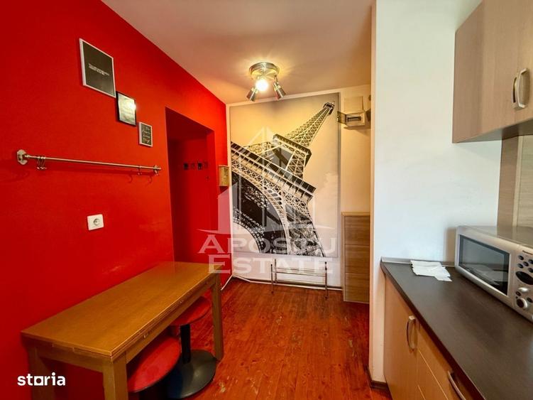 Apartament cu 2 camere semidecomandat, mobilat în Ultracentral