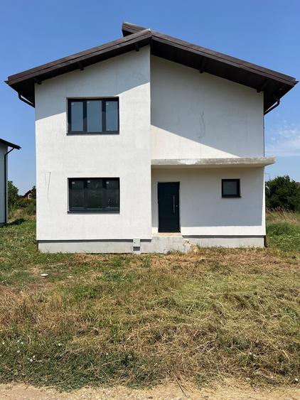 Casă individuală cu 5 camere cu Teren 450 Mp în Corbeanca