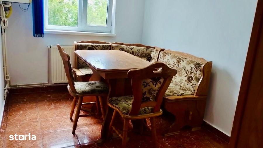Apartament cu 3 camere în Florilor