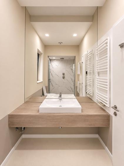 Apartament cu 2 camere decomandat, mobilat în Central