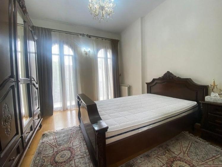 Casă cu 6 camere cu Garaj în Iancu Nicolae