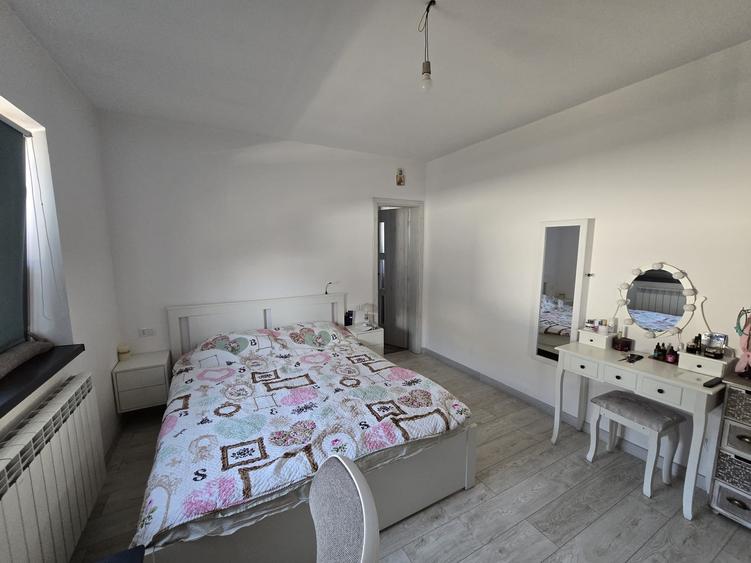 Casă cu 4 camere cu Teren 500 Mp în Aroneanu