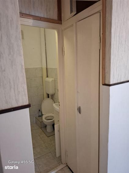 Apartament cu 3 camere decomandat în Tractorul