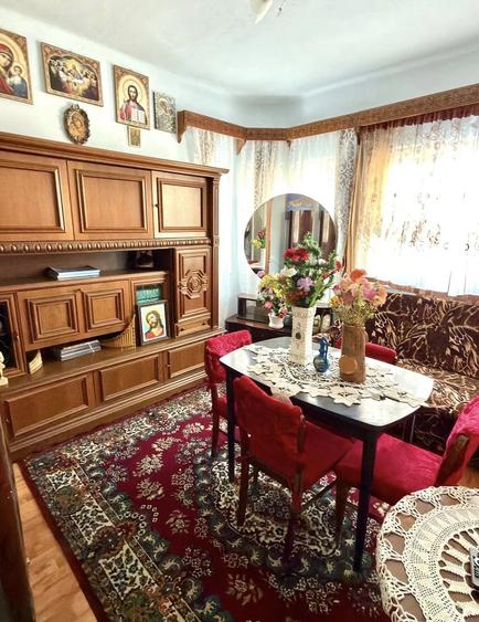 Casă cu 5 camere cu Teren 1100 Mp în Hodac
