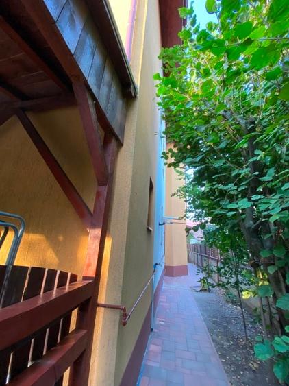 Casă individuală cu 5 camere cu Canalizare în Central