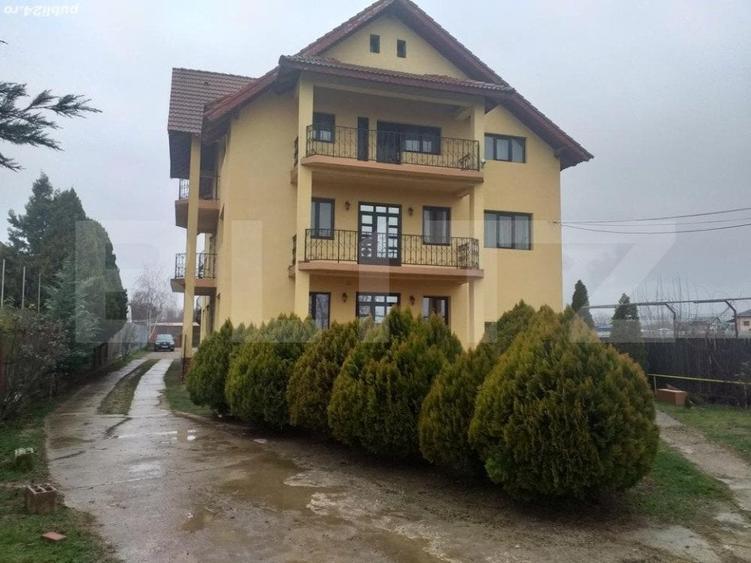 Casă individuală cu 11 camere cu Canalizare în Ulmi