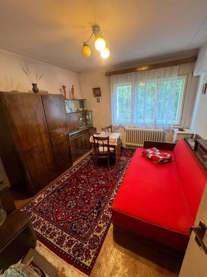 Apartament cu 4 camere semidecomandat în Podu Roș