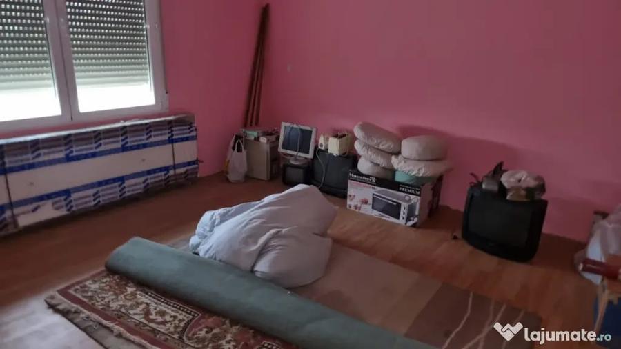 Casă cu 12 camere cu Teren 1300 Mp în Brestei