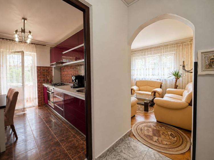 Apartament cu 4 camere decomandat în Mărăști