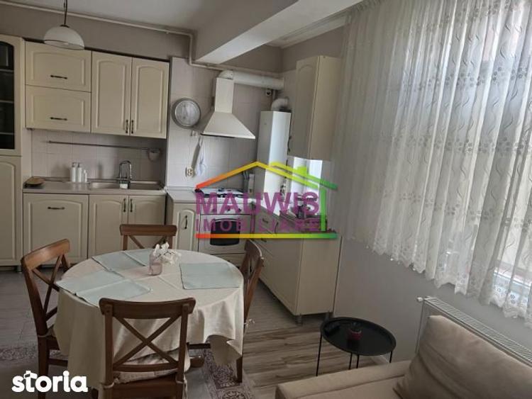 Apartament cu 4 camere decomandat în Central