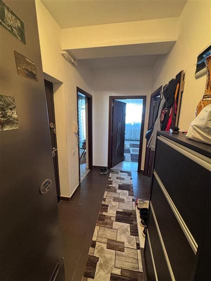 Apartament cu 3 camere semidecomandat, mobilat în Berceni