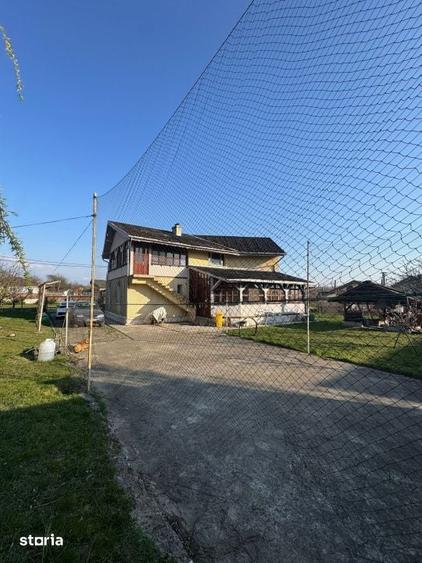 Casă cu 4 camere cu Teren 1400 Mp în Central