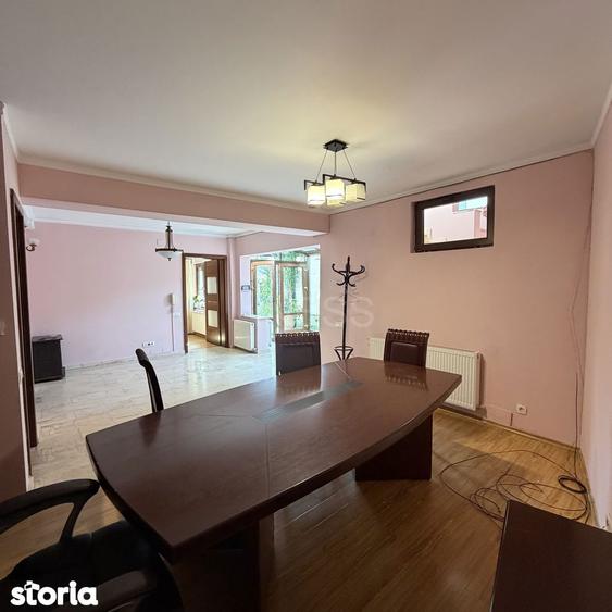 Casă cu 5 camere cu Teren 200 Mp în Centrul Civic
