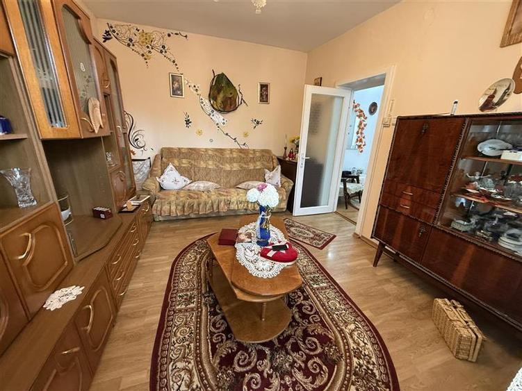 Aleea Parcului - etajul 1 - decomandat - 4