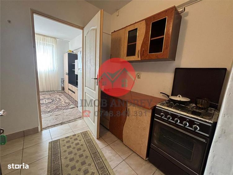 Garsoniera 17 mp, mobilata, et. 3, cu chirias ideal investitie - 1