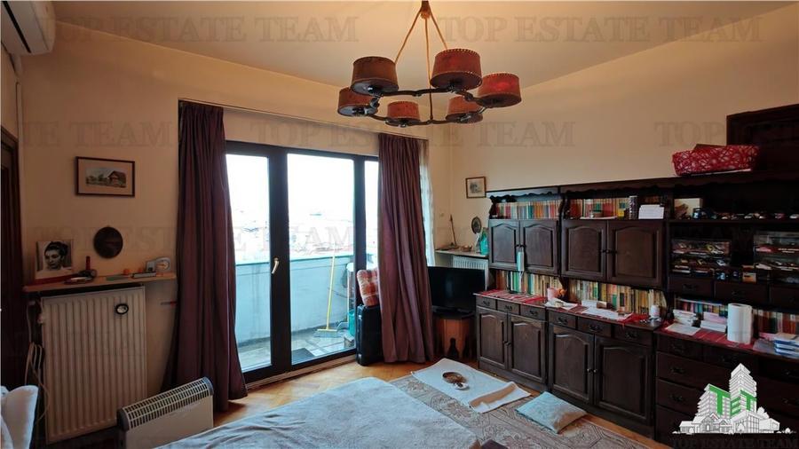 Apartament de 3 camere ultracentral, 2 intrari, lift cu acces privat, pod pentru - 14