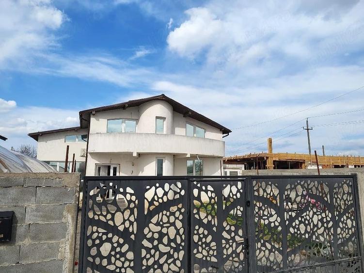 Casa De Vanzare - 1