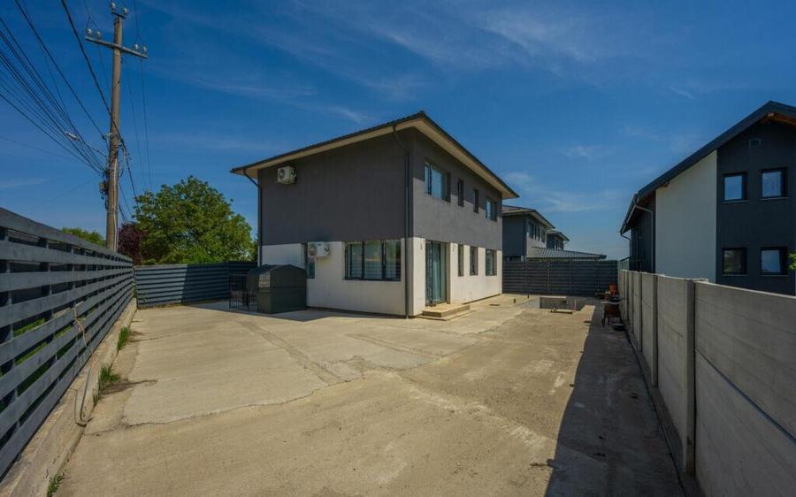 Casa moderna 3 dormitoare,140m2,living generos, loc - 1