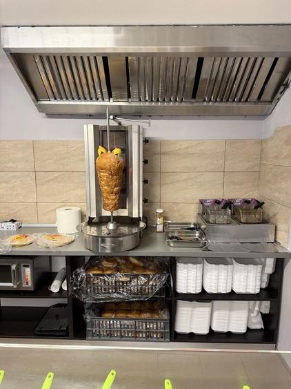 De VANZARE-3spati comerciale + 2 terase +casa P+etaj+curte - 1