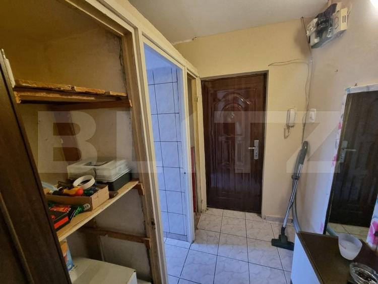 Apartament de vanzare, cu 2 camere semidecomandat, 38 mp, zona Craiovita noua - 6