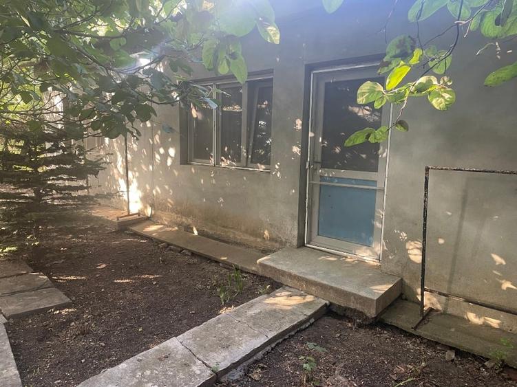 Casă cu 3 apartamente separate, ideală investitie pentru închiriere - 2