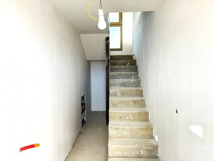 Casa de  vis la tara - vedere panoramica - living 60 mp - in inima  Cacicai - 8