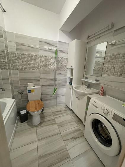 Apartament cu 2 camere decomandat în Roșu