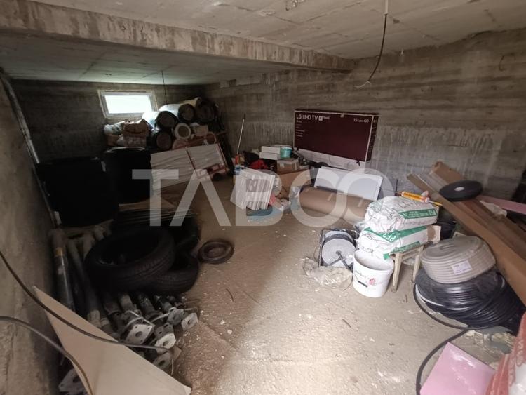 Casa intabulata 5 camere 3 bai - pivnita - terasa - COMISION 0 - 12