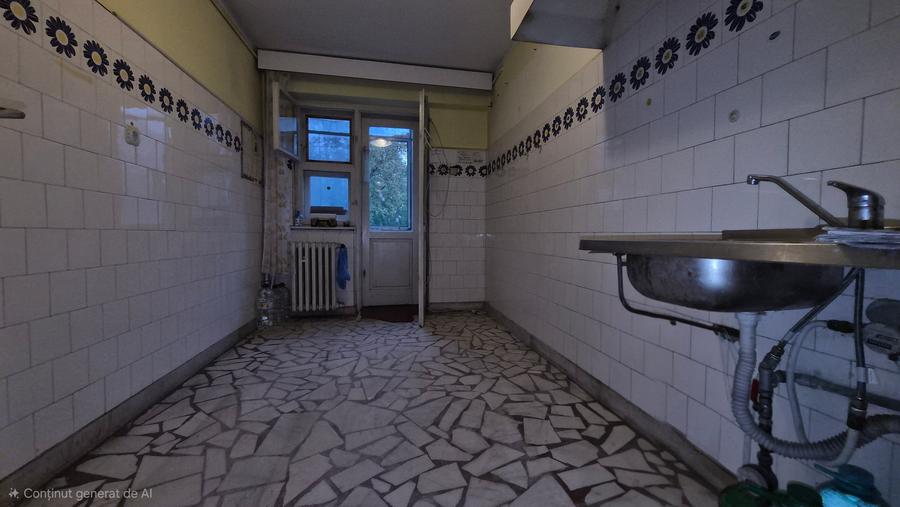 Tomis 1 - ap 3 cam, et 4/4 , gaze la usa (necesita renovare) - 9