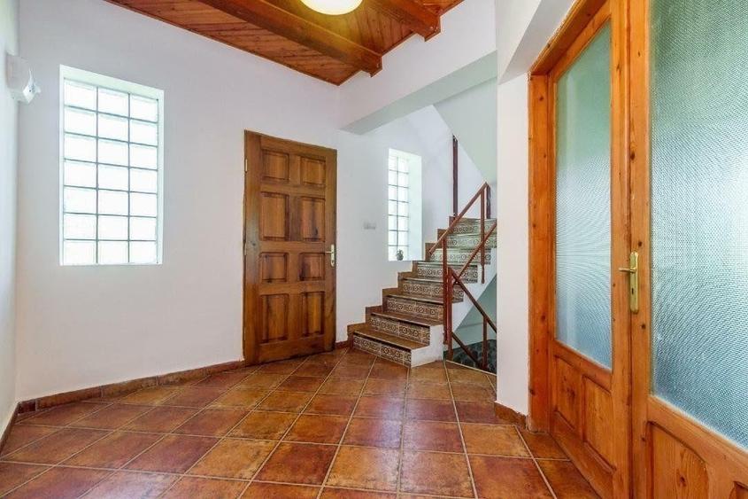 Vila deosebita cu 7 camere si 5 bai, 4290 mp teren, vedere panoramica  Valea Do - 11