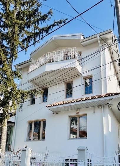 Vila 8 camere vis a vis de Piata Floreasca, garaj, curte proprie - 1