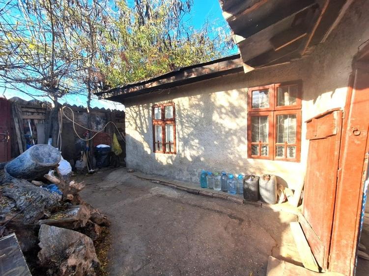 Teren zona Petricani / 122 mp / casa demolabila / D: 11.08 m / comision 0% - 1