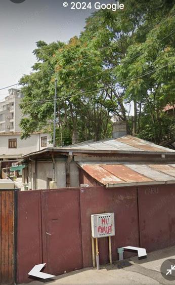 vinzare casa,str.Nucului 38,metrou Mihai Bravu(necesita repara?ii)rog tel.09,00-14,00 - 2